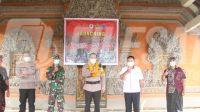 Kapolres Gianyar Pukul Gong Launchingnya Desa Tangguh Dewata di Kecamatan Tampaksiring._607bbc84ac8e3.jpeg