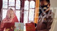 Kenalkan Polri Sejak Dini, Polres Lampung Utara Bagikan Buku ke Sekolah Dasar_607ea4af00438.jpeg