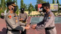 Kapolres Probolinggo Bekali Anggotanya Buku Pedoman Kontijensi Klaster Covid-19