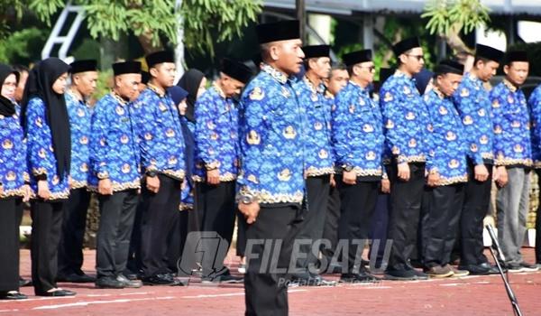 ASN Karawang saat mengikuti Apel Hari Kesadaran Nasional