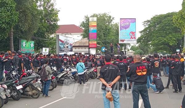 Aliansi Ormas-LSM geruduk Kejaksaan Negeri Karawang