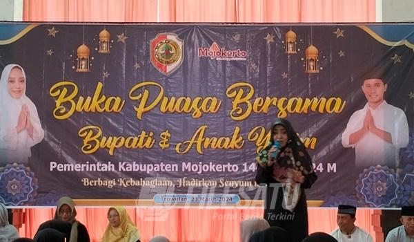 Buka Bersama Bupati dan Anak Yatim di Kecamatan Trowulan