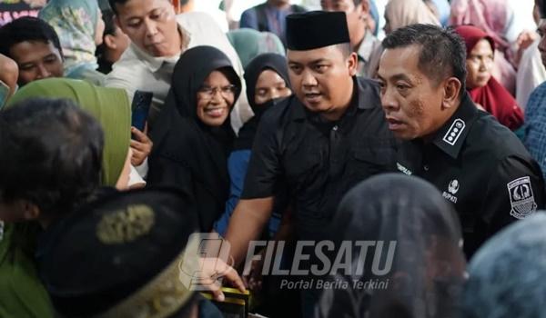 Bupati Karawang saat Safari Ramadhan 1445 H di Desa Kuamekar