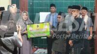 Bupati Mojokacerto Ikfina Fahmawati, M.Si serahkan bantuan Hibah saat Safarai Ramadhan 1445 H Safari Ramdahan 1445 H, di Kecamatan Trawas, Bupati Ikfina, Serahkan, Bantuan Hibah, ke Mesjid Baiturrahman,