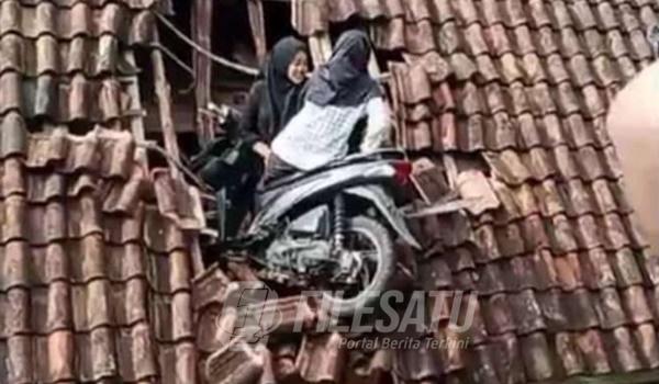 Dua siswi SD di Tasikmalaya yang mengalami kecelakaan