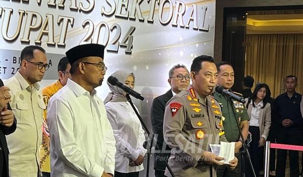 Kapolri Jenderal Listyo Sigit Prabowo saat memberikan keterangan di depan awak media