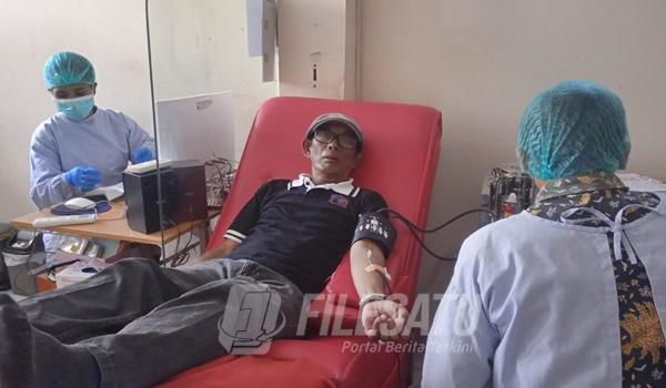 Pengurus SMSI Karawang saat laksanakan Donor Darah