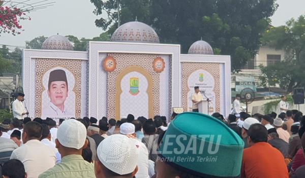 Bupati Karawang Sholat ied di Lapang Karangpawitan