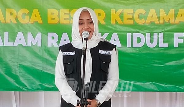 Bupati kabupaten Mojokerto dr Ikfina Fahmawati, M.Si saat menghadiri Halal Bihalal di Kecamatan Jatirejo