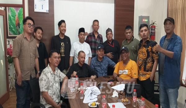 FAK berfoto bersama usai rapat persiapan Halal Bihalal