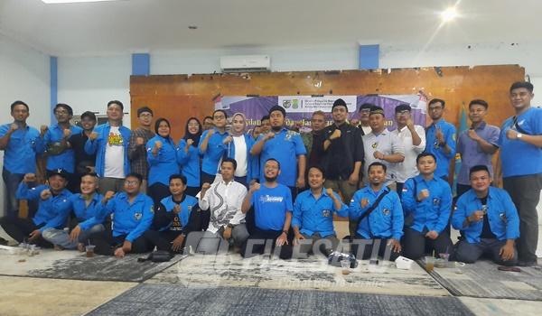 KNPI Karawang berfoto bersama usai menggelar acara Buka bersama dan tasyakuran