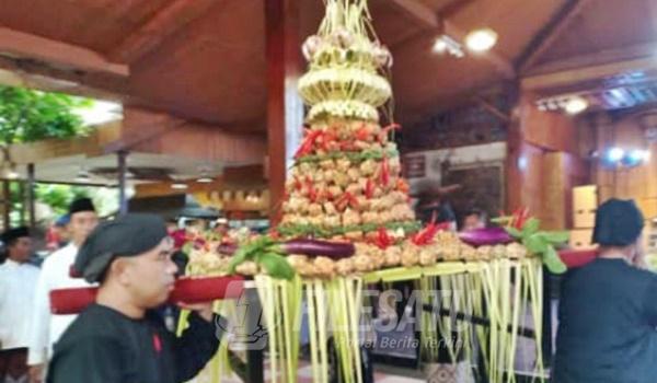 Kirab 2000 Ketupat Coklat di Kabupaten Blitar