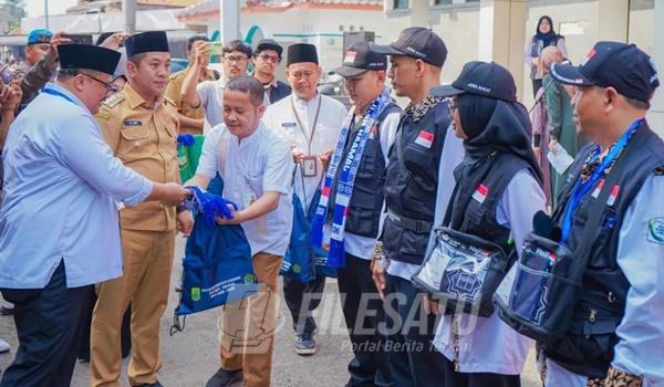 Pelepasan Calon Jemaah haji asal karawang