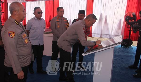 Kapolda Jatim Lakukan Peletakan Batu Pertama Gedung Satya Haprabu Polres Sumenep