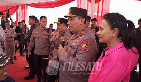 Kapolri Jenderal Listyo Sigit Prabowo di dampingi Ketua Umum Bhayangkari saat berada di Karawang