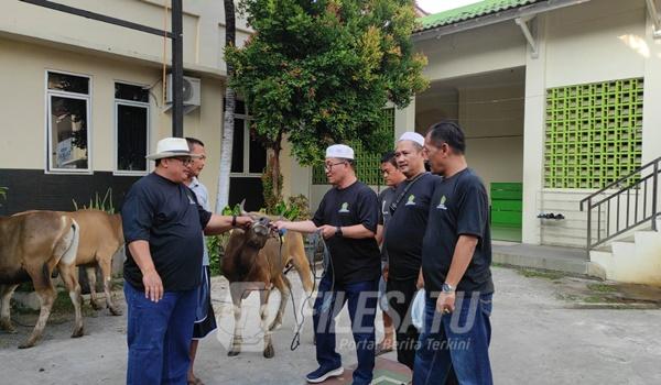 Kepala Kemenag Karawang H. Sopyan saat hadiri prosesi penyembelihan hewan qurban