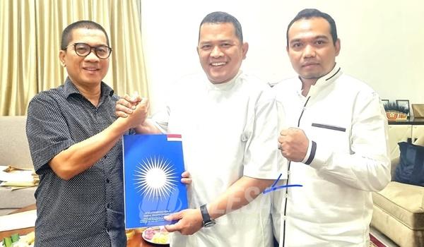 Acep Jamhuri saat menerima Rekomendasi dari PAN untuk Maju Pikada Karawang 2024