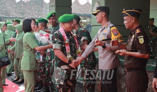 Danrem 083 BDJ di Kodim 0824 disambut Kapolres Jember saat kunjungan kerja