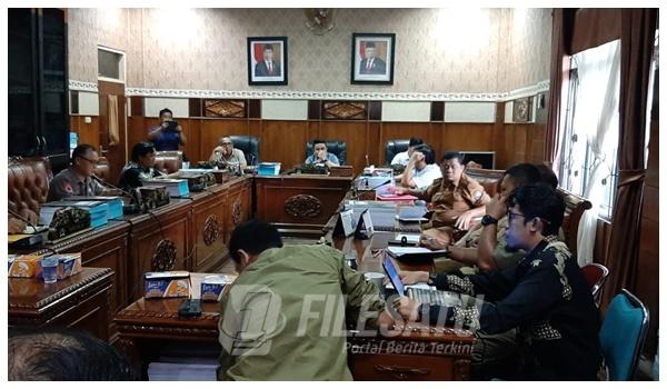 Forum Masyarakat Peduli Sungai Ogan (FMPSO) dalam Rapat Dengar Pendapat (RDP) di Rruang Komisi I DPPRD OKU