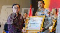 Kapolres Jember, AKBP Bayu Pratama Gubunagi, SH, SIK, MSI saat menerima penghargaan Polres terbaik type A Kapolres Jember, AKBP Bayu Pratama Gubunagi, SH, SIK, MSI saat menerima penghargaan Polres terbaik type A