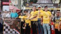 Kapolres Jember, AKBP Bayu Pratama Gubunagi pegang bendera star