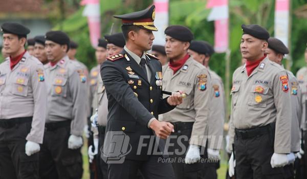 Kapolres Jember AKBP Bayu Pratama Gubunagi saat pimpin upacara HUT Bhayangkara ke 78 di Jember