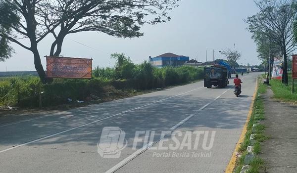 Spanduk Pemberitahuan di Jalan Baru Klari-Tanjungpura jadi perhatian Warga