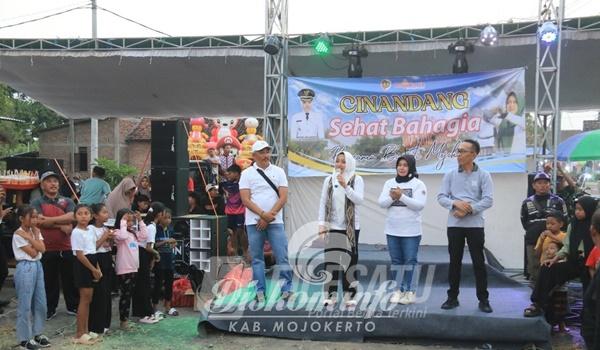 BUPATI Mojokerto Ikfina Fahmawati mengajak warga masyarakat Desa Cinandang