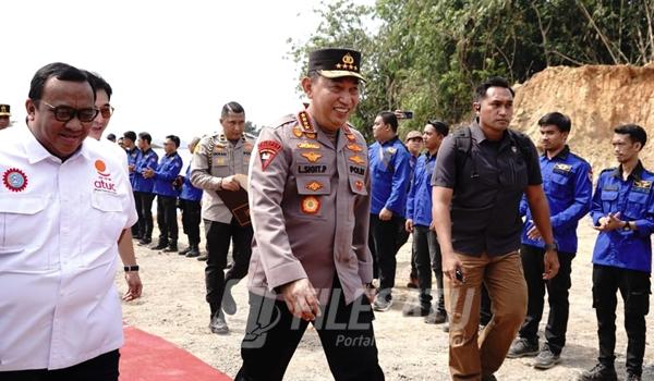 Kapolri saat akan melaksanakan peletakan Batu Pertama Pembangunan Gedung Pusdiklat SPSI