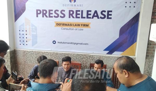 Konferensi Pers yang digelar Kantor Hukum Defirmasi Law Firm