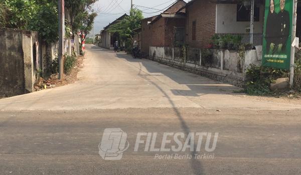 Pembangunan jalan berupa pengecoran jalan Bening Desa Karangkuten, Kecamatan Gondang, Mojokerto