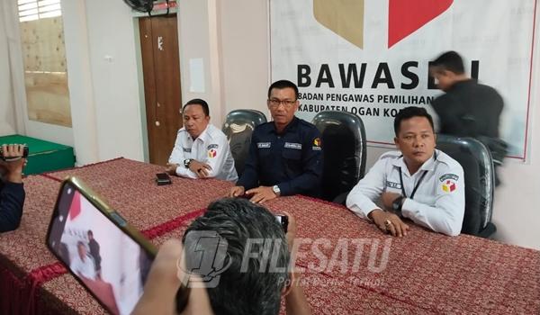 Konferensi Pers yang digelar Bawaslu OKU