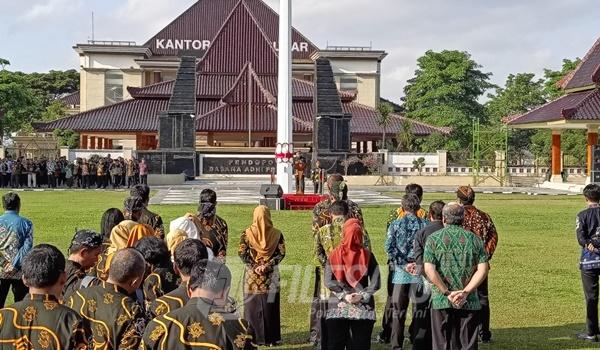 Apel Pagi Seluruh ASN Di Alun Alun Kanigoro