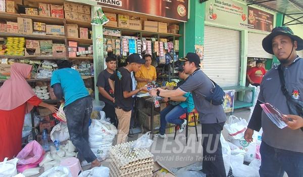 KPU Sidoarjo Gelar Sosialisasi Pilkada di Pasar Tulangan