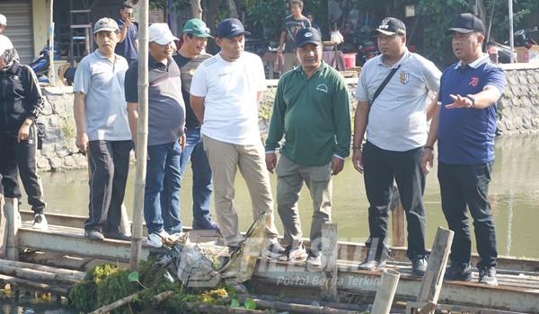 Pjs. Bupati Sidoarjo Ajak Masyarakat Jaga Kebersihan Sungai Pelayaran Tawangsari dan  Alun-Alun