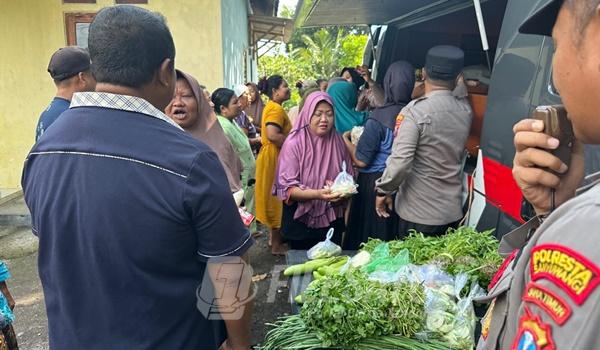 Polresta Banyuwangi kali ini menggelar program Mobil Sayur di Kelurahan Kertosari, Kecamatan Banyuwangi