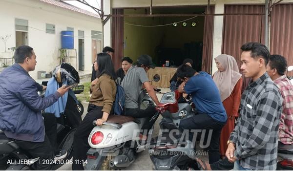 Warga Datangi Kantor Sekretariat PPS Talang Jawa