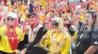 Cawabup Gina Fadlia Swara didampingi Sri Rahayu saat hadiri jalan santai dan Sena Sehat Cawabup Gina Fadlia Swara didampingi Sri Rahayu saat hadiri jalan santai dan Sena Sehat