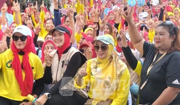 Cawabup Gina Fadlia Swara didampingi Sri Rahayu saat hadiri jalan santai dan Sena Sehat