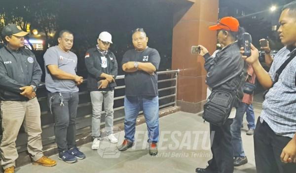 Korban persekusi saat diwawancarai awak media