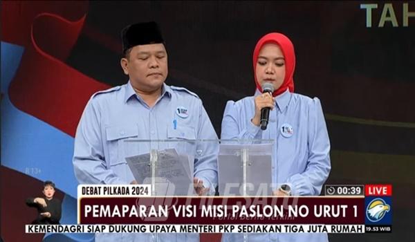 Penyampaian Visi Misi Paslon 01 dalam Debat Publik Cabup-Cawabup Karawang 2024