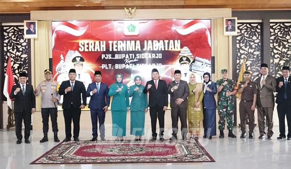 Sertijab Pjs Bupati Sidoarjo, Muhammad Isa Anshori, kepada Plt Bupati Sidoarjo, H. Subandi, SH