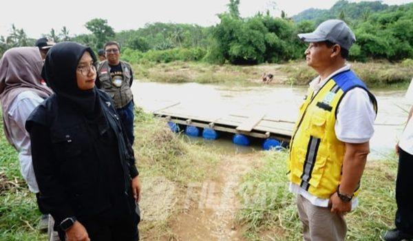 Bupati Ipuk tinjau lokasi Korban Banjir Dan Tanah Longsor Kecamatan Pesanggaran