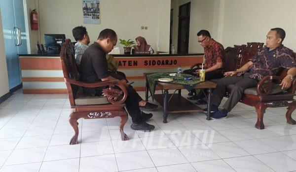 LSM GAS saat mendatangi gedung DPRD Kabupaten sidoarjo