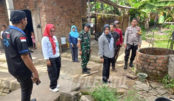 Lurah Muara Dua Bersama Tiga Pilar Cek Sumur Warga Yang Terdampak Akibat Hujan Deras