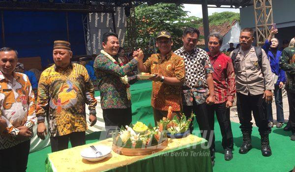 Plt. Bupati Sidoarjo Resmikan Pasar Surungan di Desa Penambangan