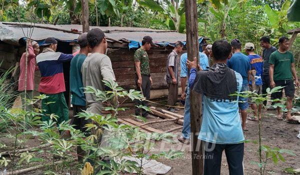 Warga Dusun Tegal Sari OKUT Mendapatkan Bantuan Bedah Rumah