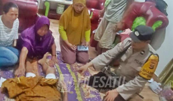 Anggota Polsek Semidang Aji Polres Oku saat menjenguk korban Binatang buas