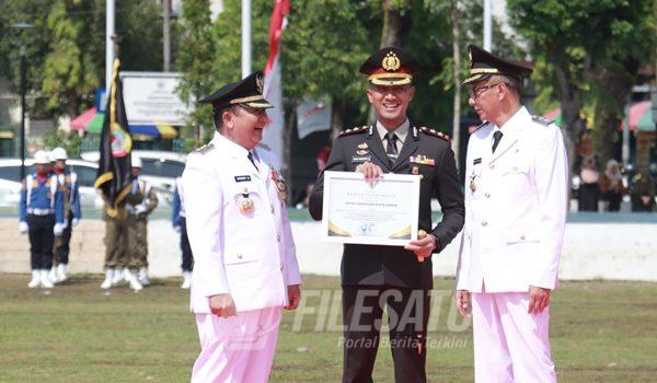 Kapolres Jember Terima Dua Penghargaan dalam Upacara Hari Jadi Kabupaten Jember ke-96