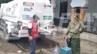 PMI Distribusikan Air Bersih Ke Korban Banjir Bandang Desa Jambearum Kecamatan Sumberjambe